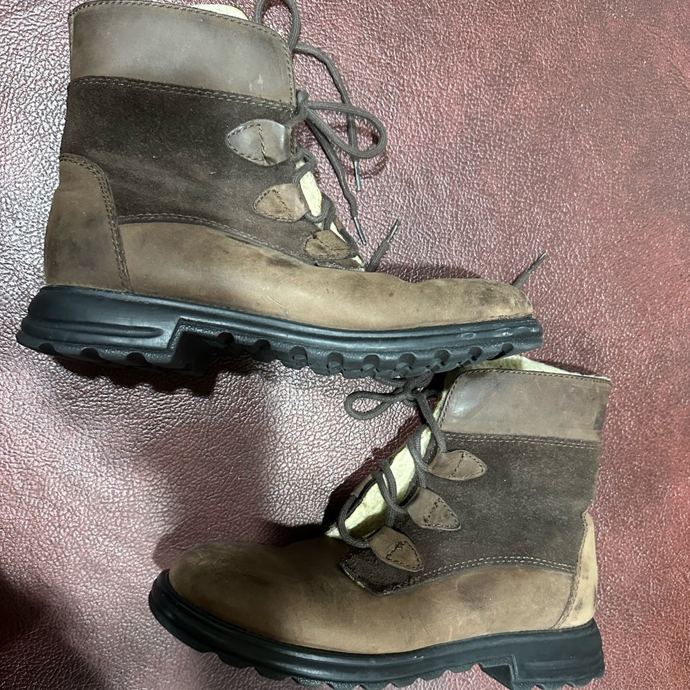 Khombu leather boots size 7.